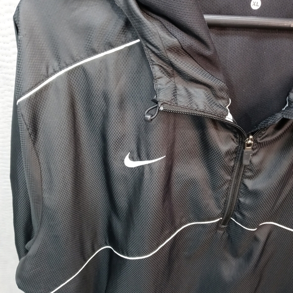 MEN'S NIKE QUARTER-ZIP Hooded PULLOVER! IN BLACK. - Picture 4 of 6